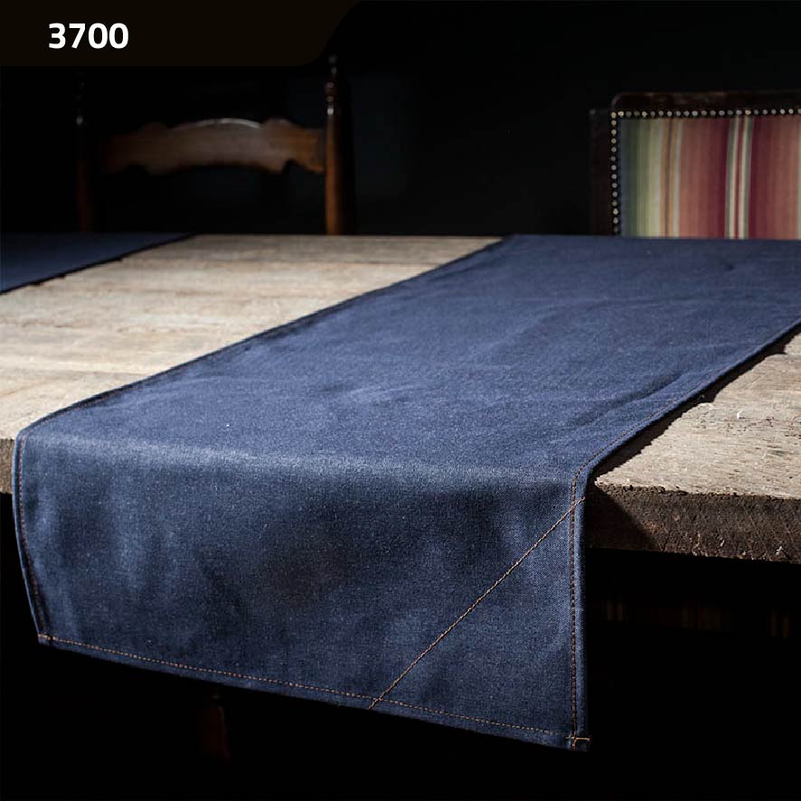 Denim tafelloper met siernaad.